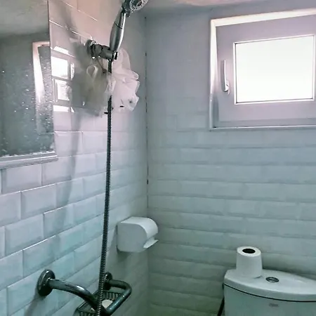 нouse With Cute Little Yard Διαμέρισμα