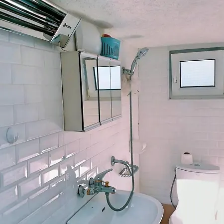 нouse With Cute Little Yard Διαμέρισμα *