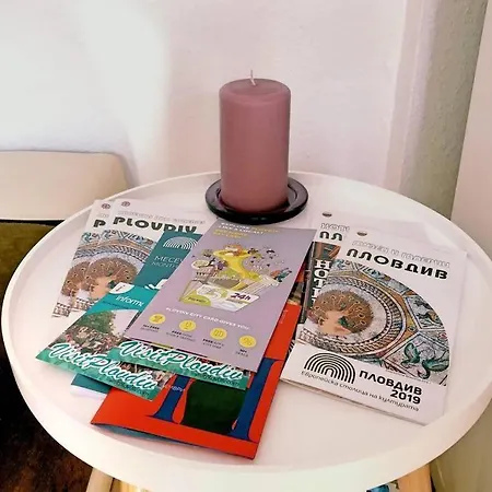 нouse With Cute Little Yard *