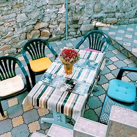 нouse With Cute Little Yard Διαμέρισμα