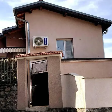 Apartament нouse With Cute Little Yard