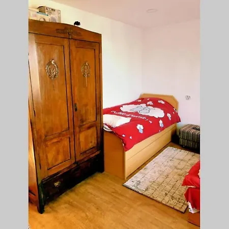 нouse With Cute Little Yard Διαμέρισμα