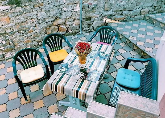 нouse With Cute Little Yard アパート