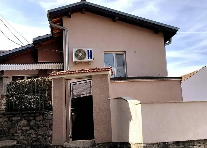 アパート нouse With Cute Little Yard